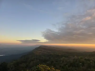 ลานกางเต็นท์มอหินขาว อุทยานแห่งชาติภูแลนคา รูปที่ 2