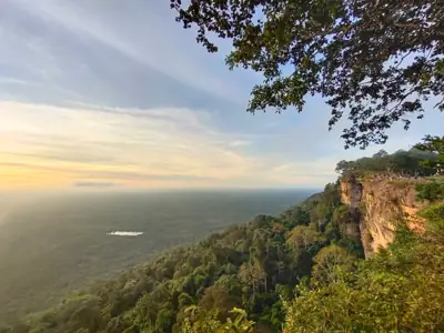 ลานกางเต็นท์เขาพระวิหาร รูปที่ 2